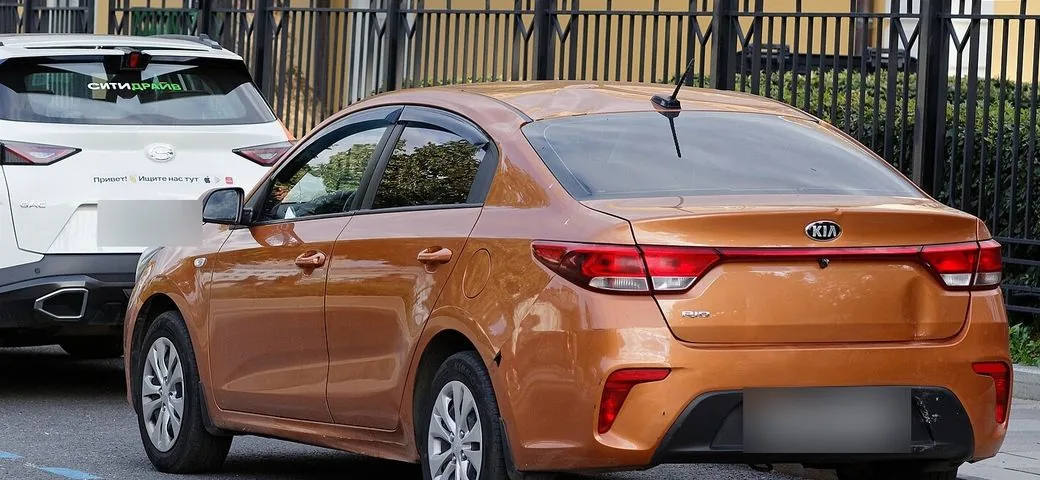 Kia Rio — вид сзади